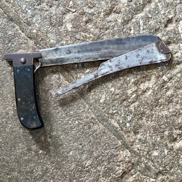 Folding Machette 1